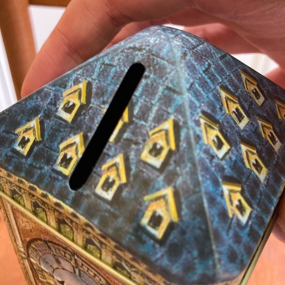 Churchill’s Peter Pan Money Box Bank Tin - London UK - Picture 5 of 11